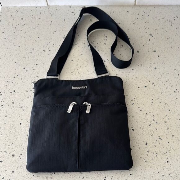 Baggallini Black Nylon Messenger Crossbody Bag Versatile Minimalist Travel EUC - Picture 1 of 12